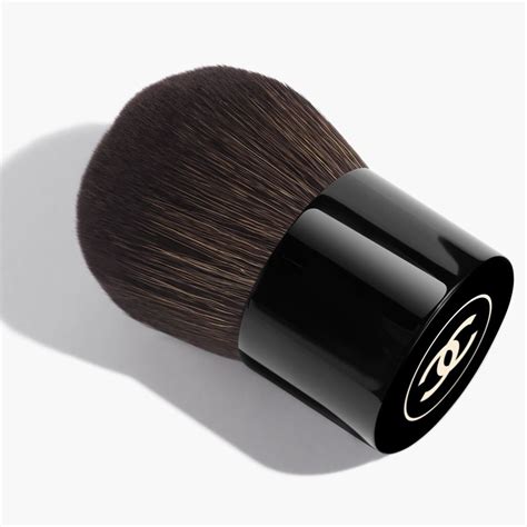 chanel oversize kabuki brush.